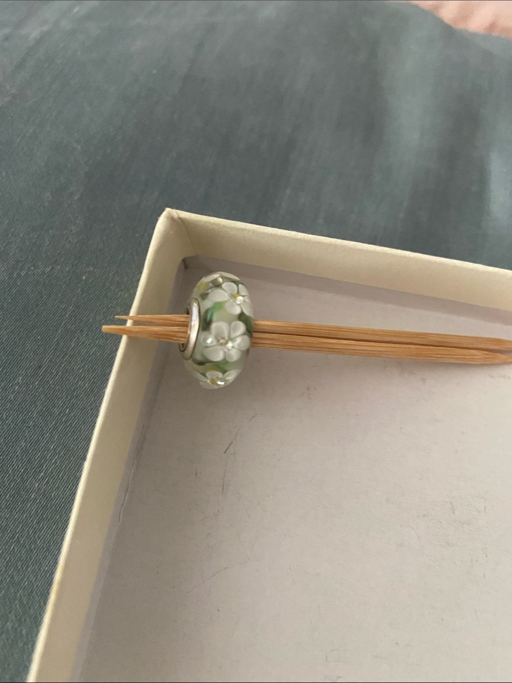 Pandora Gray Murano Glass Daisy Charm - Picture 3 of 4